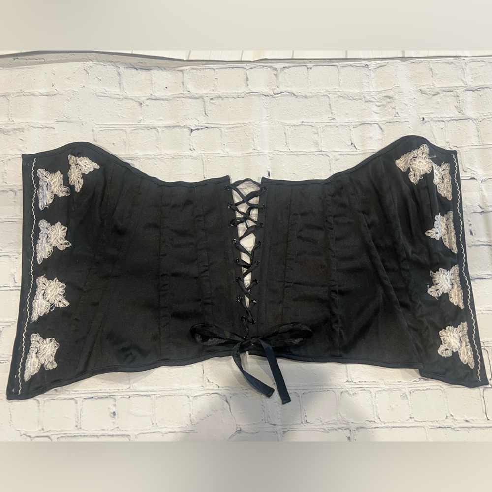 Charlotte Russe Black and White Corset - Picture 3 of 8